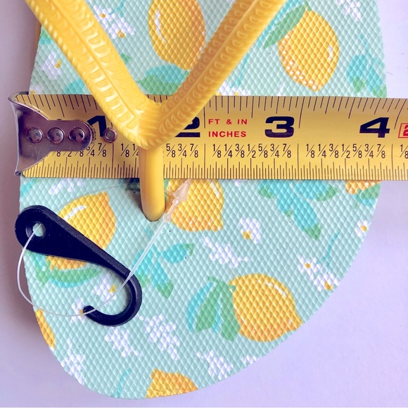 3/$15 LEMONS Flip Flops Sandals Yellow Large Size 9 / 10 Women’s NEW - Picture 8 of 15